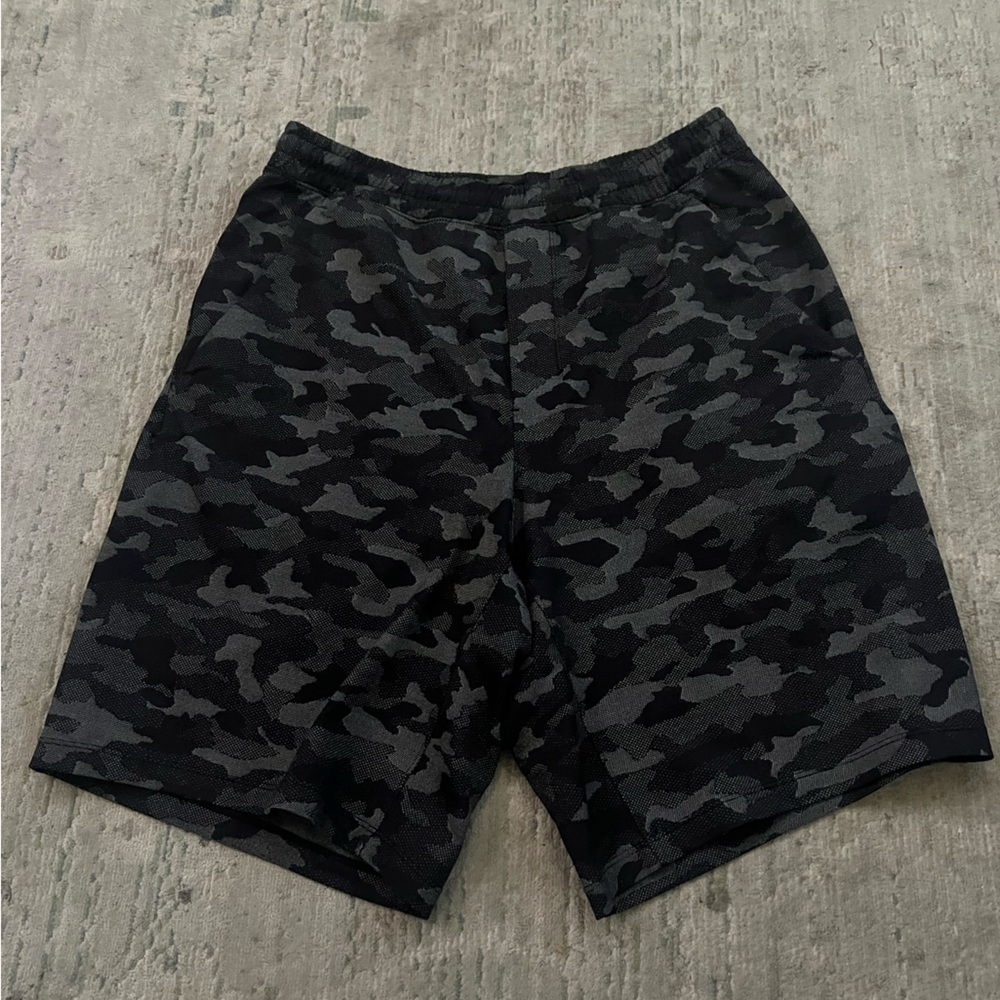 Lululemon men’s shorts 9” no liner
